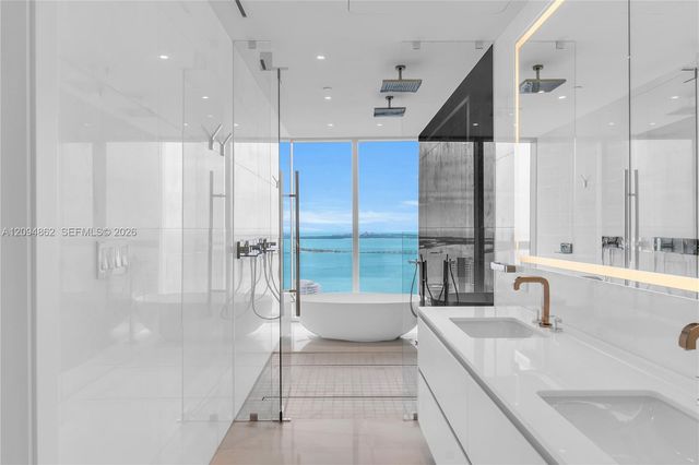300 Biscayne Blvd Way 4203, Miami, FL 33131