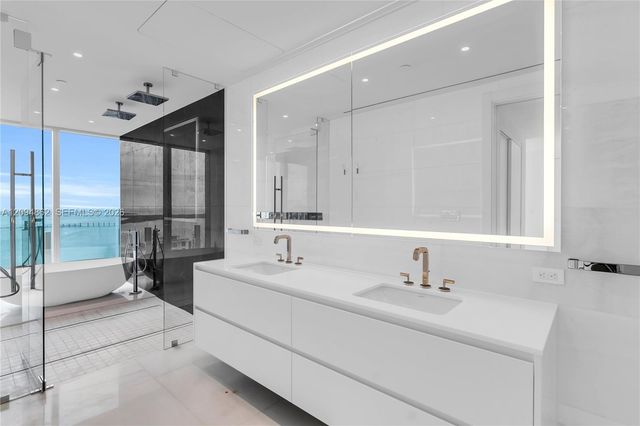 300 Biscayne Blvd Way 4203, Miami, FL 33131