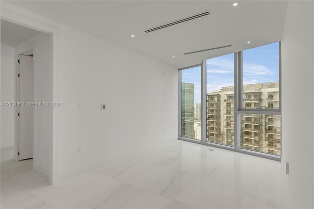 300 Biscayne Blvd Way 4203, Miami, FL 33131