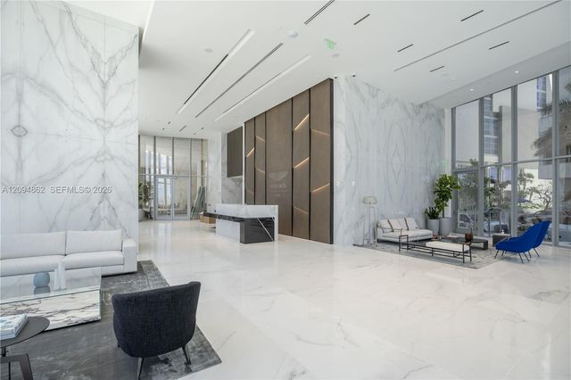 300 Biscayne Blvd Way 4203, Miami, FL 33131