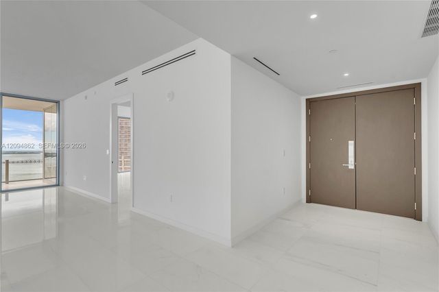 300 Biscayne Blvd Way 4203, Miami, FL 33131