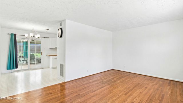 2317 Roundtree Rd, Knoxville, TN 37923