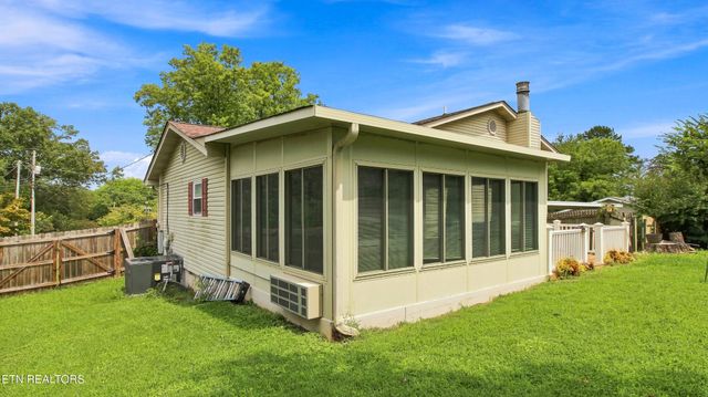 2317 Roundtree Rd, Knoxville, TN 37923