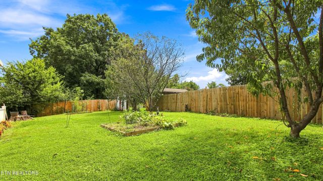 2317 Roundtree Rd, Knoxville, TN 37923
