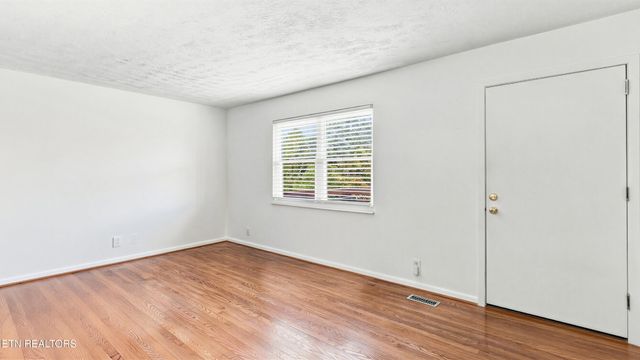 2317 Roundtree Rd, Knoxville, TN 37923