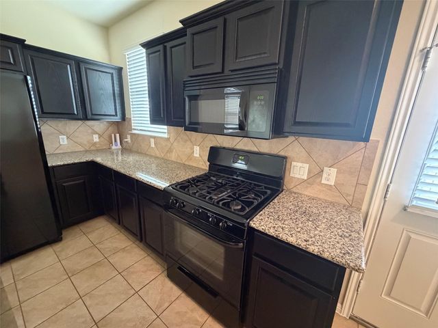 1001 Zodiac LN 15, Round Rock, TX 78665