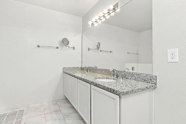 815 Breanna Way, Glenn Heights, TX 75154