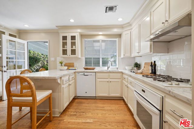 137 N Ontario Street, Burbank, CA 91505