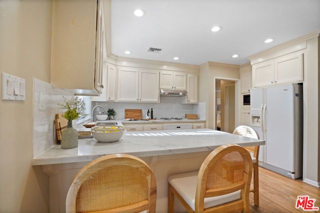 137 N Ontario Street, Burbank, CA 91505