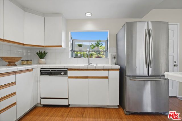 137 N Ontario Street, Burbank, CA 91505