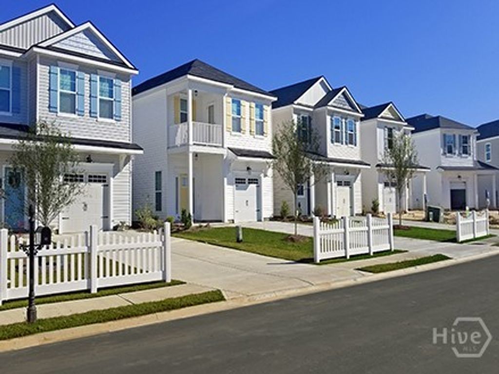 Image 5 of property listing at 88 Endicott Drive, Savannah, GA 31419