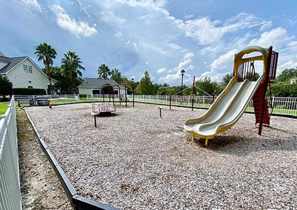 Image 9 of property listing at 88 Endicott Drive, Savannah, GA 31419