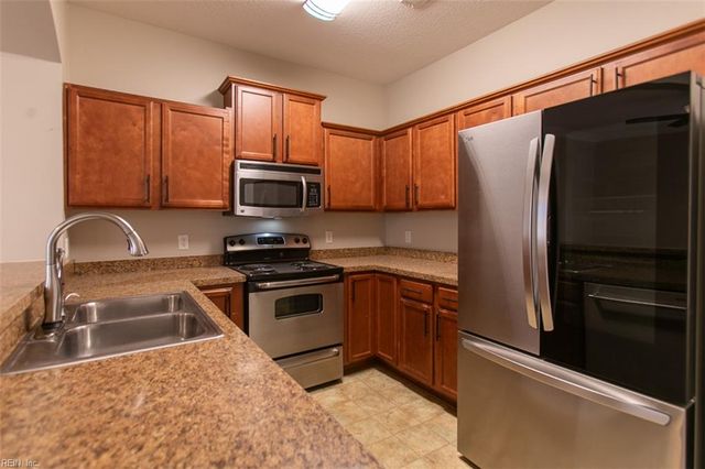 608 Marsh Hawk TRL, Carrollton, VA 23314