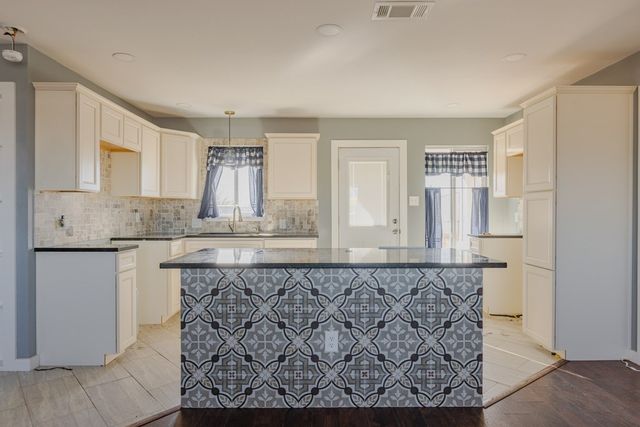 1202 E 42nd St, Odessa, TX 79762