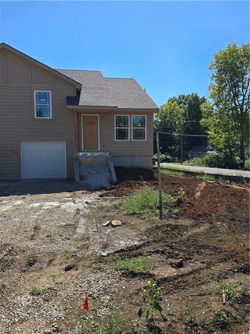 515 W Smith Street, Spring Hill, KS 66083