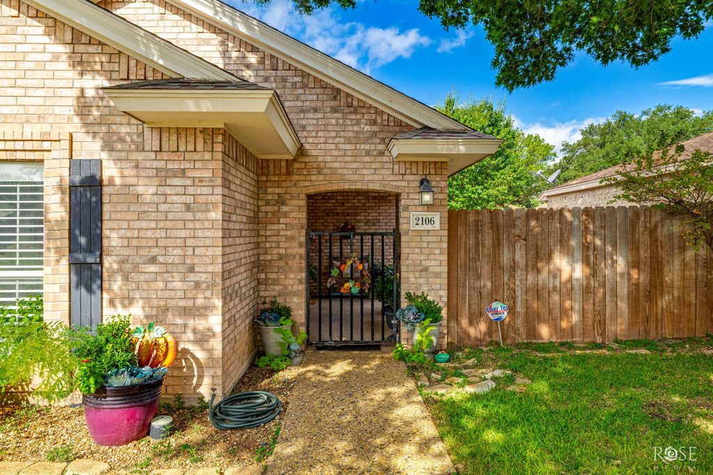 Image 2 of property listing at 2106 Eagle Court, San Angelo, TX 76904