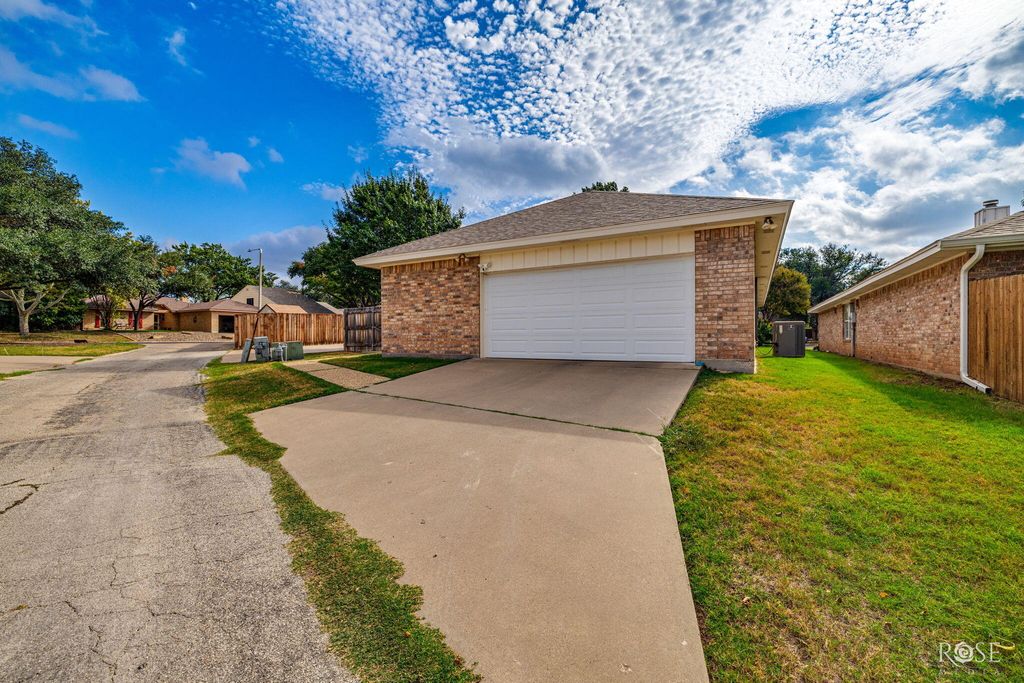 Image 27 of property listing at 2106 Eagle Court, San Angelo, TX 76904