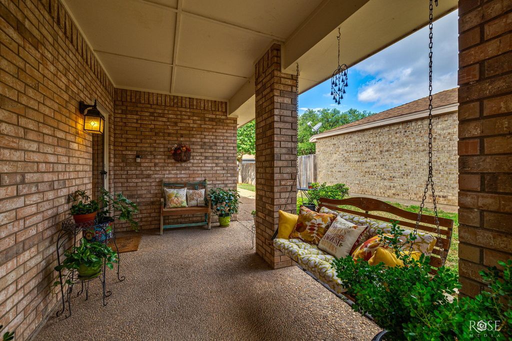 Image 3 of property listing at 2106 Eagle Court, San Angelo, TX 76904