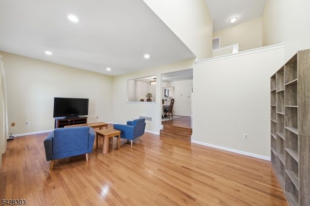 203 Knoll Way, Rocky Hill Boro, NJ 08553