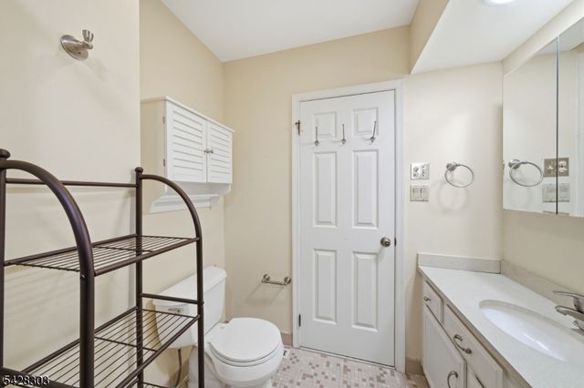 203 Knoll Way, Rocky Hill Boro, NJ 08553