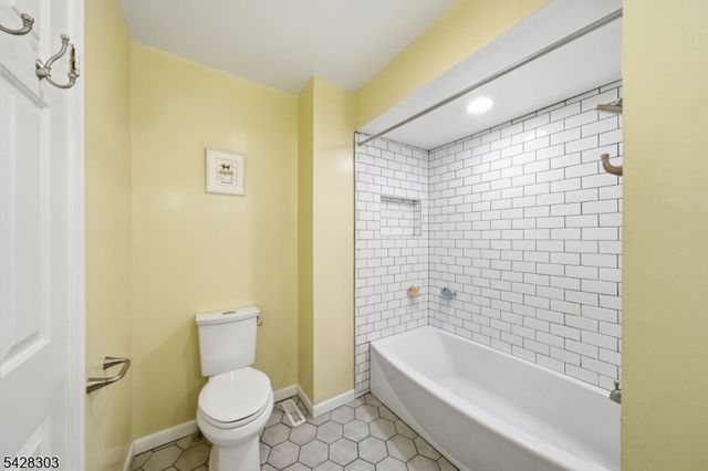 203 Knoll Way, Rocky Hill Boro, NJ 08553