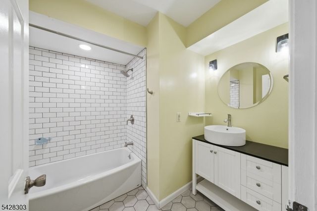 203 Knoll Way, Rocky Hill Boro, NJ 08553