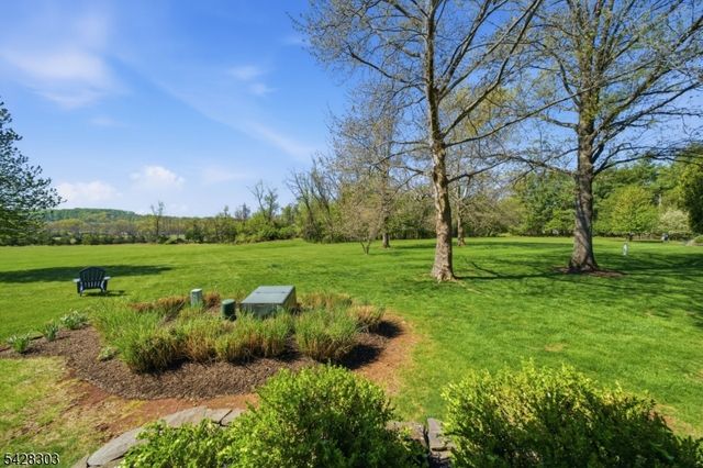 203 Knoll Way, Rocky Hill Boro, NJ 08553