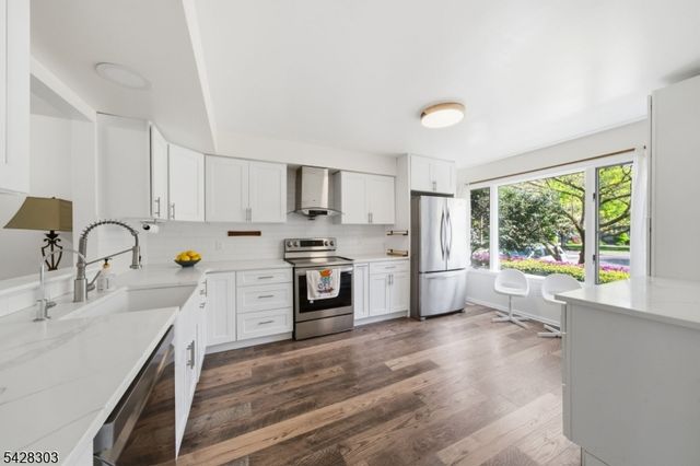 203 Knoll Way, Rocky Hill Boro, NJ 08553