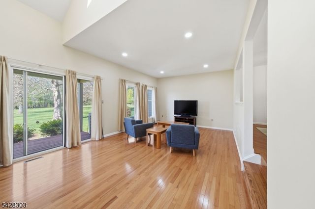203 Knoll Way, Rocky Hill Boro, NJ 08553