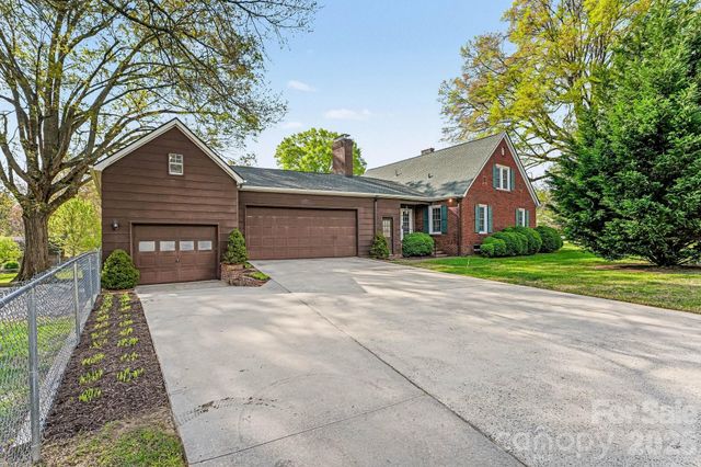 614 W Ridge Avenue, Landis, NC 28088