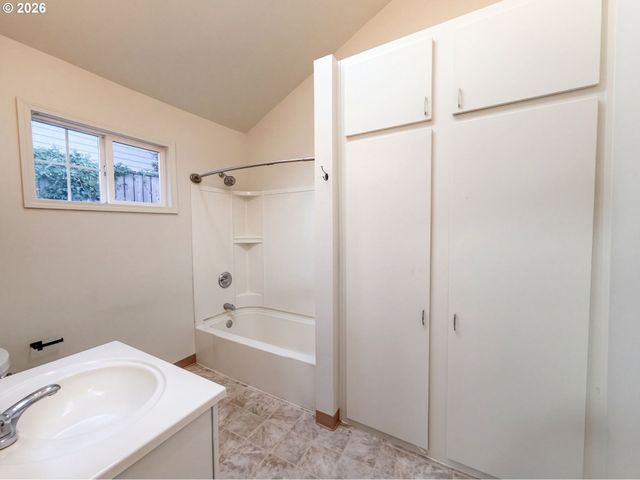 9886 Se 38TH Ave, Milwaukie, OR 97222