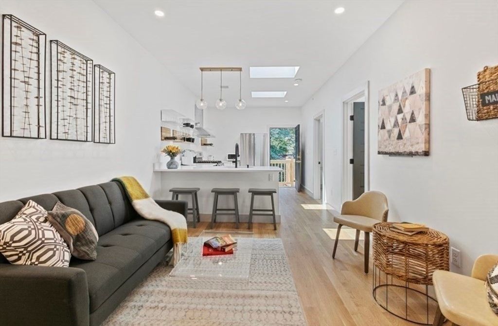 43 Wordsworth St 1, Boston, MA 02128