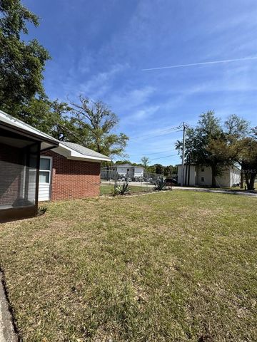 818 E AIRPORT BOULEVARD, Sanford, FL 32773