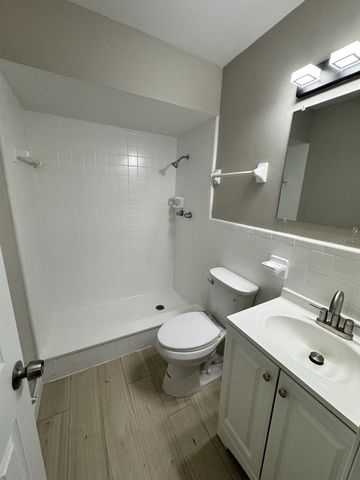 818 E AIRPORT BOULEVARD, Sanford, FL 32773