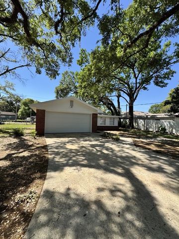 818 E AIRPORT BOULEVARD, Sanford, FL 32773