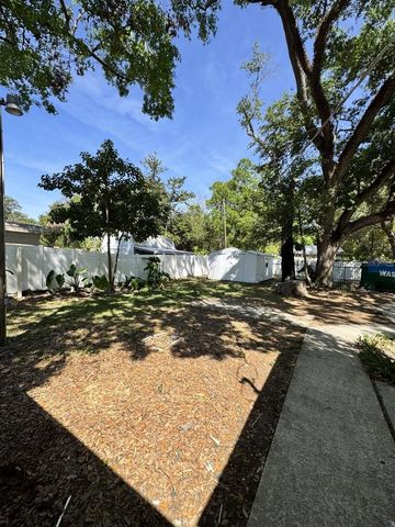 818 E AIRPORT BOULEVARD, Sanford, FL 32773
