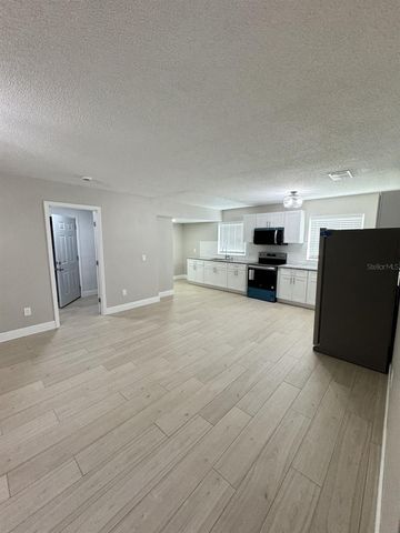 818 E AIRPORT BOULEVARD, Sanford, FL 32773