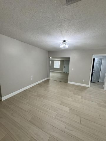 818 E AIRPORT BOULEVARD, Sanford, FL 32773