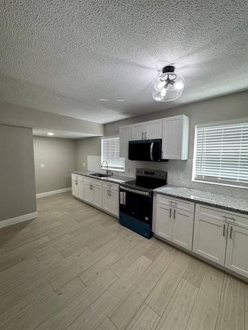 818 E AIRPORT BOULEVARD, Sanford, FL 32773