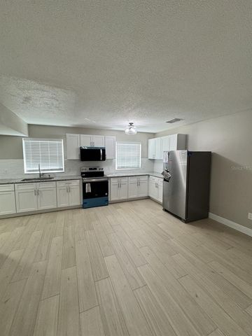 818 E AIRPORT BOULEVARD, Sanford, FL 32773