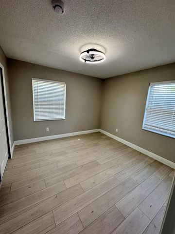 818 E AIRPORT BOULEVARD, Sanford, FL 32773