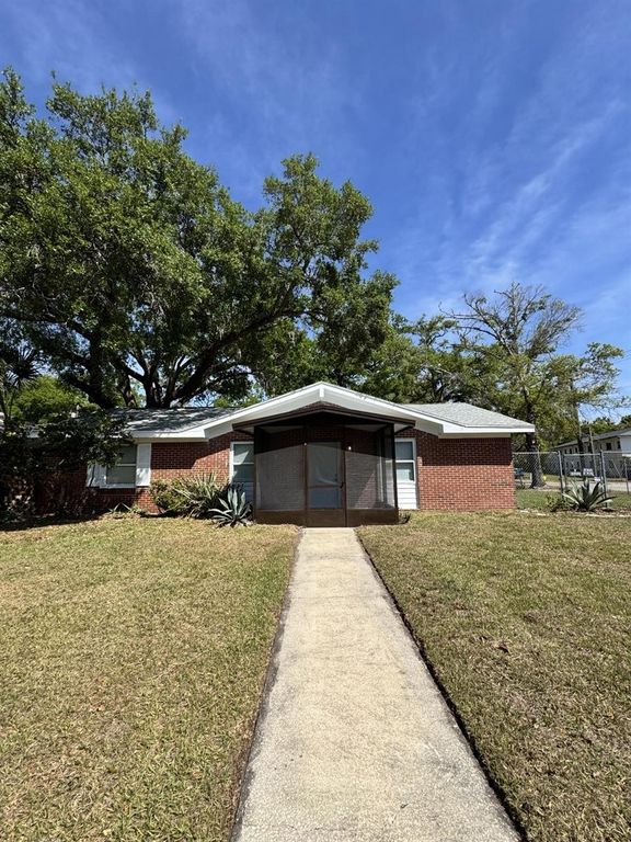 818 E AIRPORT BOULEVARD, Sanford, FL 32773