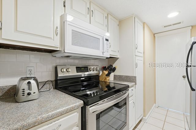 17 Lagoon Rd Apt 24, Hilton Head Island, SC 29928