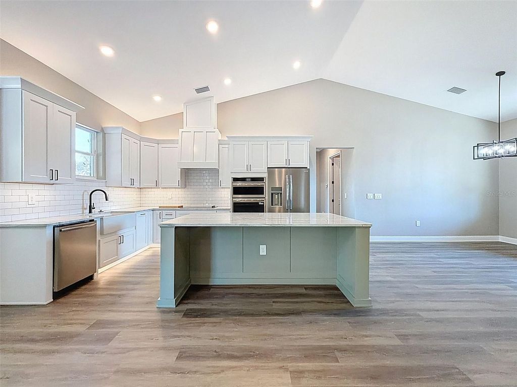 Image 25 of property listing at 2407 OLD MEDULLA ROAD, Lakeland, FL 33811