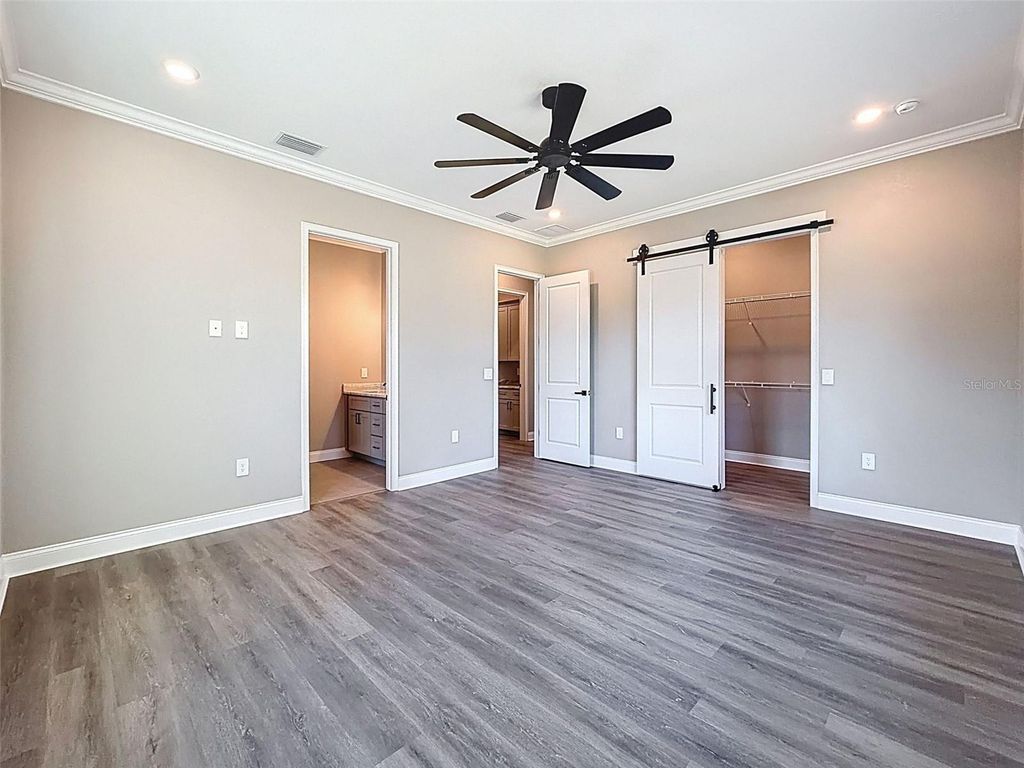 Image 37 of property listing at 2407 OLD MEDULLA ROAD, Lakeland, FL 33811