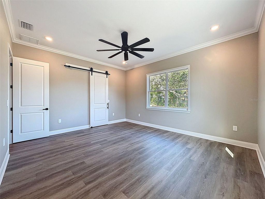 Image 39 of property listing at 2407 OLD MEDULLA ROAD, Lakeland, FL 33811