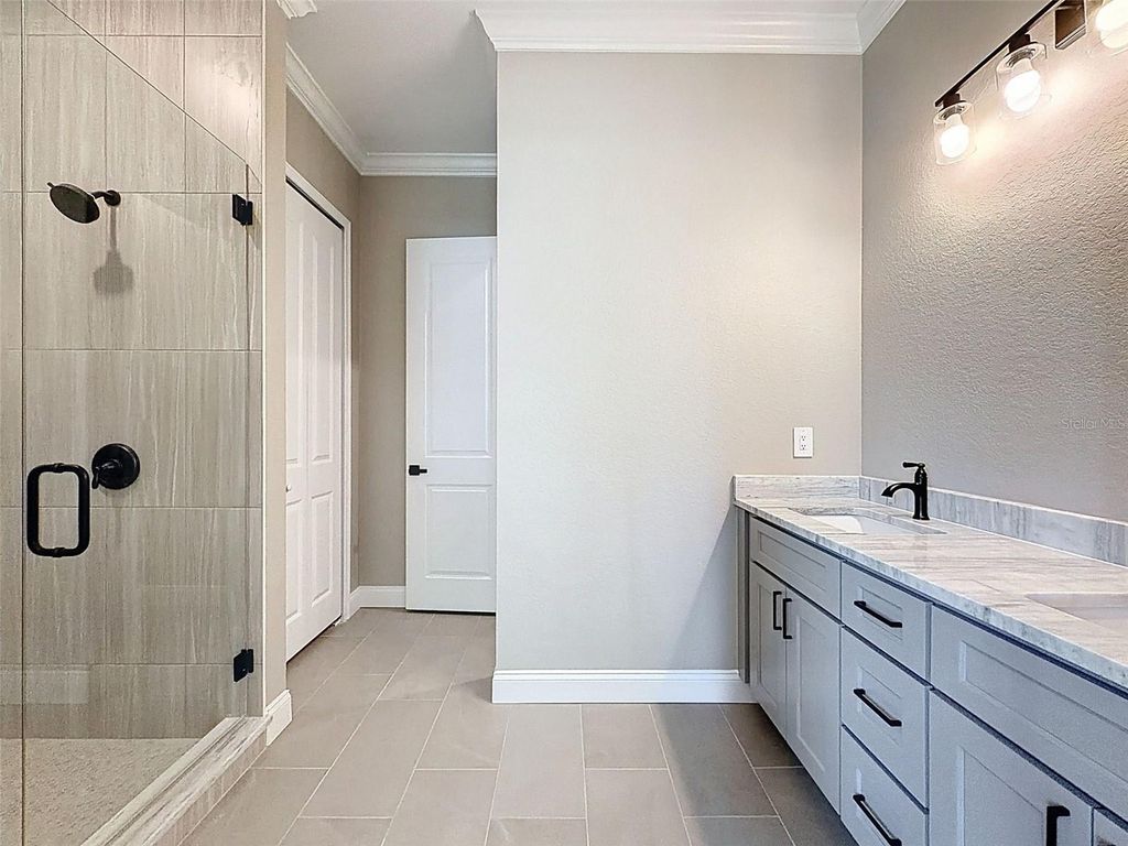 Image 44 of property listing at 2407 OLD MEDULLA ROAD, Lakeland, FL 33811