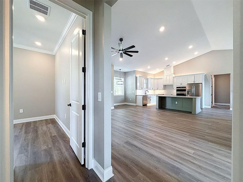 Image 51 of property listing at 2407 OLD MEDULLA ROAD, Lakeland, FL 33811