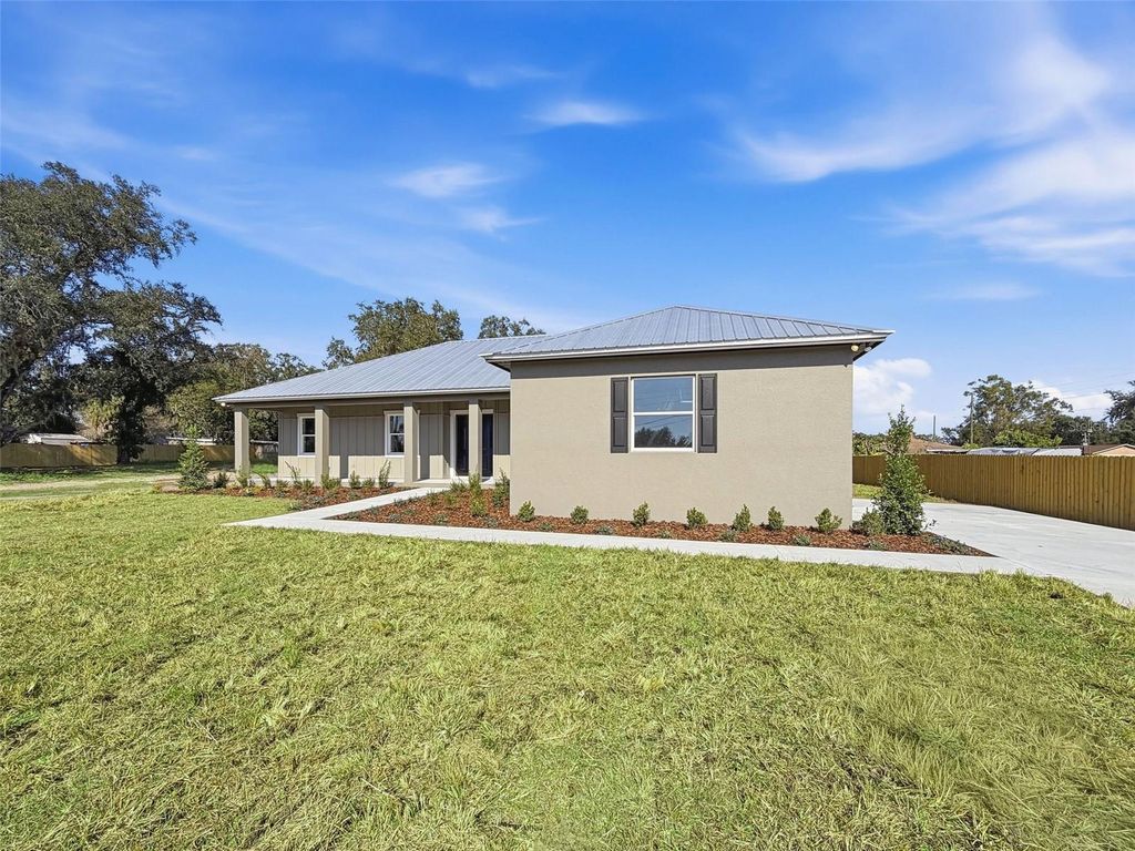 Image 7 of property listing at 2407 OLD MEDULLA ROAD, Lakeland, FL 33811