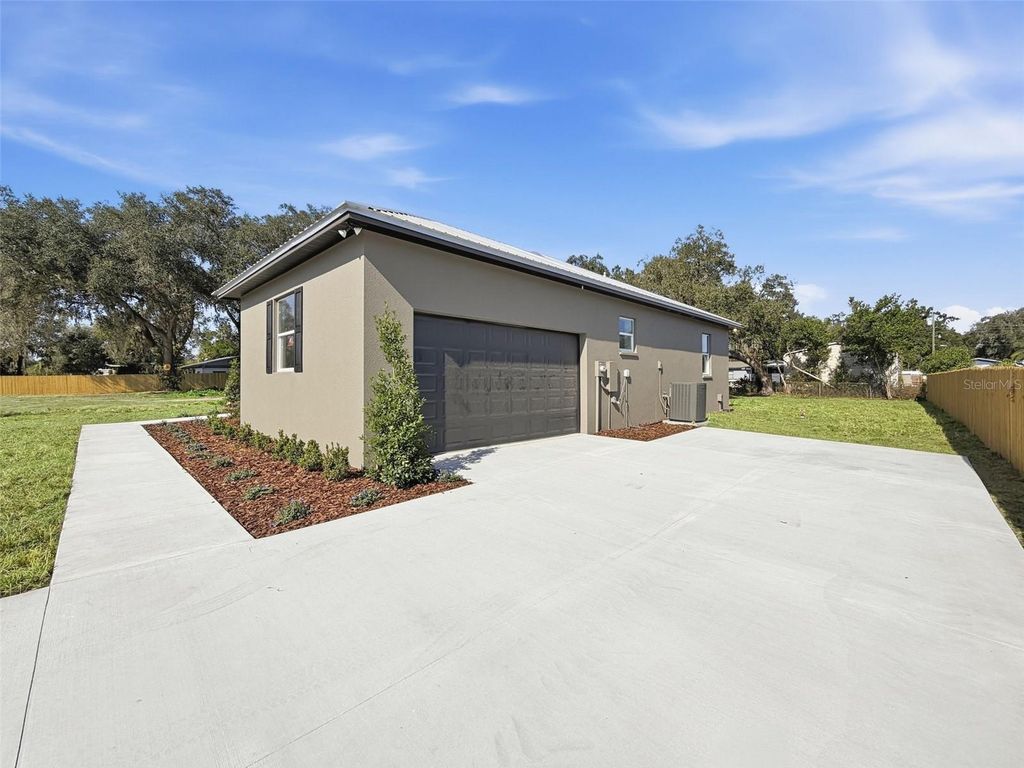 Image 9 of property listing at 2407 OLD MEDULLA ROAD, Lakeland, FL 33811